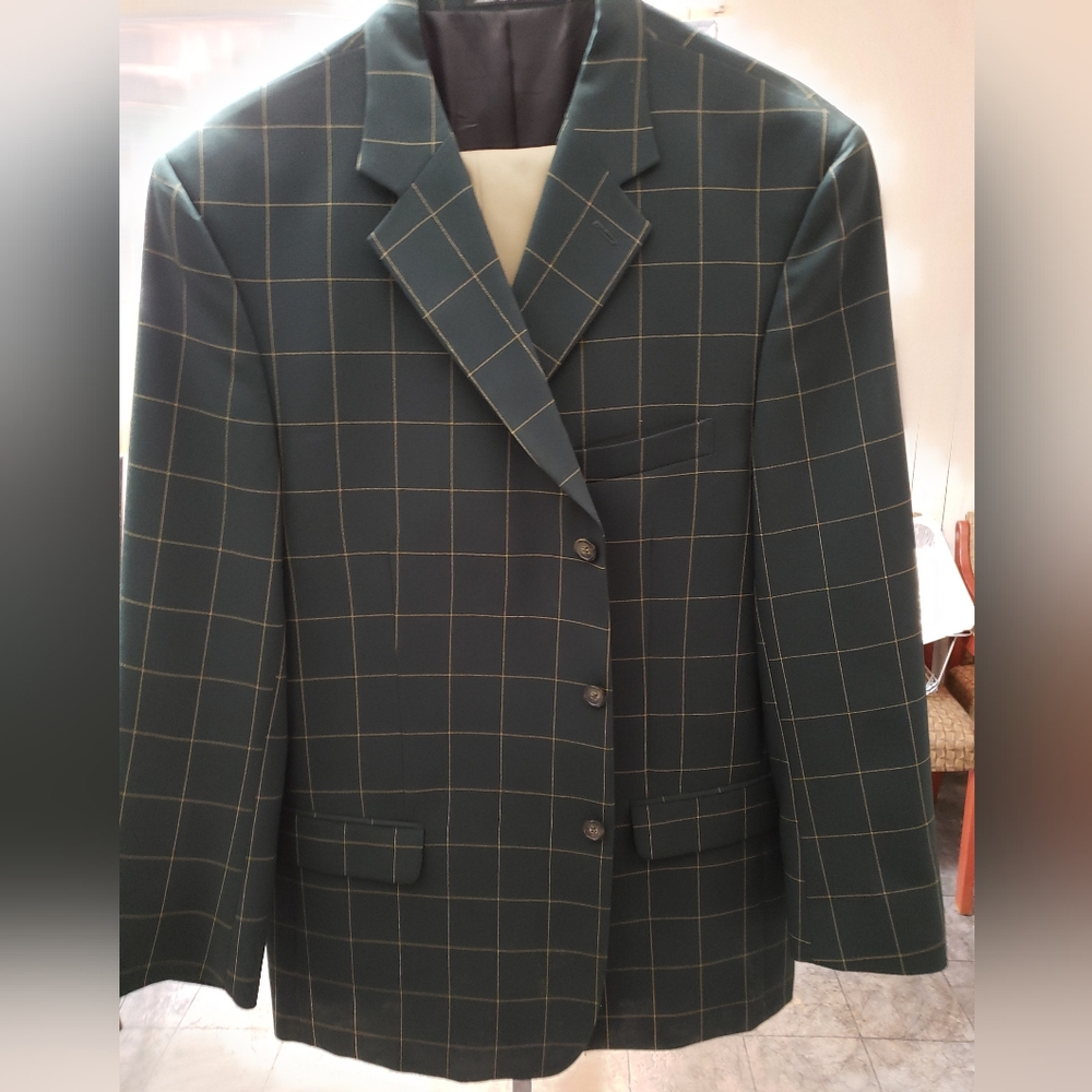 Mans suit. DO NOT BUNDLE!!!